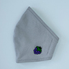 ぶどう刺繍ワッペンを付けたマスク