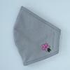 桜の花刺繍ワッペンを付けたマスク